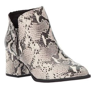 NWT Seychelles Chaparral Ankle Bootie Embossed Snake Print Black White P…